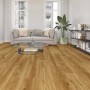 Wohnraum mit Klick-Vinylboden Eiche Kolding mit Trittschalldämmung in Holzoptik.