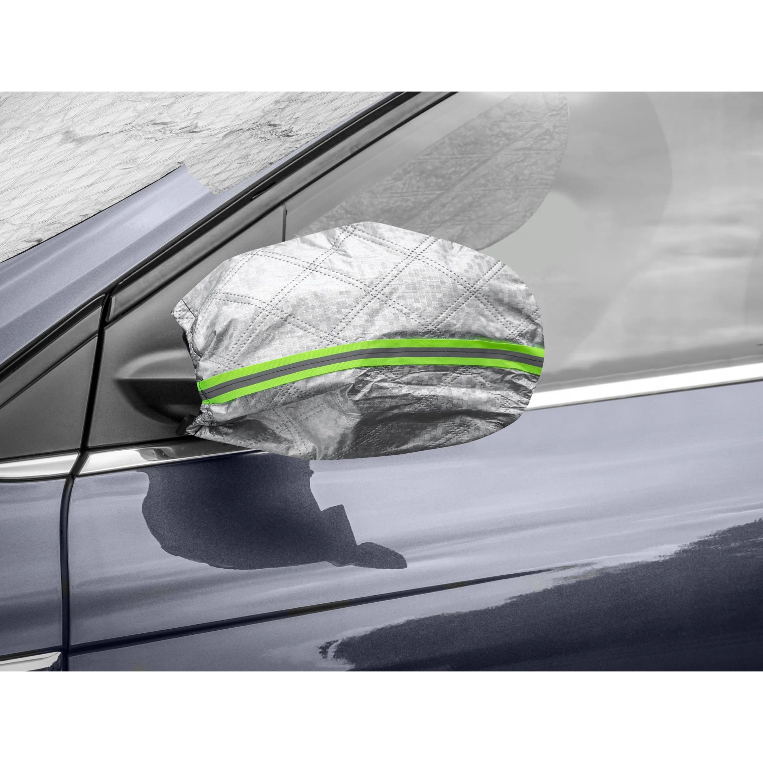 Apa Frontscheibenabdeckung mit Spiegelhülle am Auto, silberfarben mit grünem Streifen.