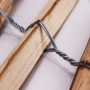 Detailaufnahme: Haselnuss Staketenzaun mit verzinktem Draht, Lattenabstand 4-6cm.