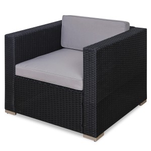 Schwarzer Svita Rattan Sessel California/Lugano mit grauen Kissen als Gartenstuhl.