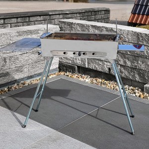 Mangal Astana Grill mit Drehspießregler und 11 Spießen. Ideal für Schaschlik und Grillgerichte.