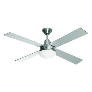 Chromfarbener Lucci Air Deckenventilator mit Beleuchtung und Fernbedienung.