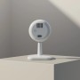 Weiße Yale Smart-Camera Innen für die Kameraüberwachung, Rückansicht mit USB-C Anschluss.