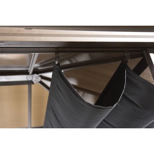 Detailaufnahme: Sojag Pavillon Castel 12x14 Bronze mit Raffdach Sonnenschutz.