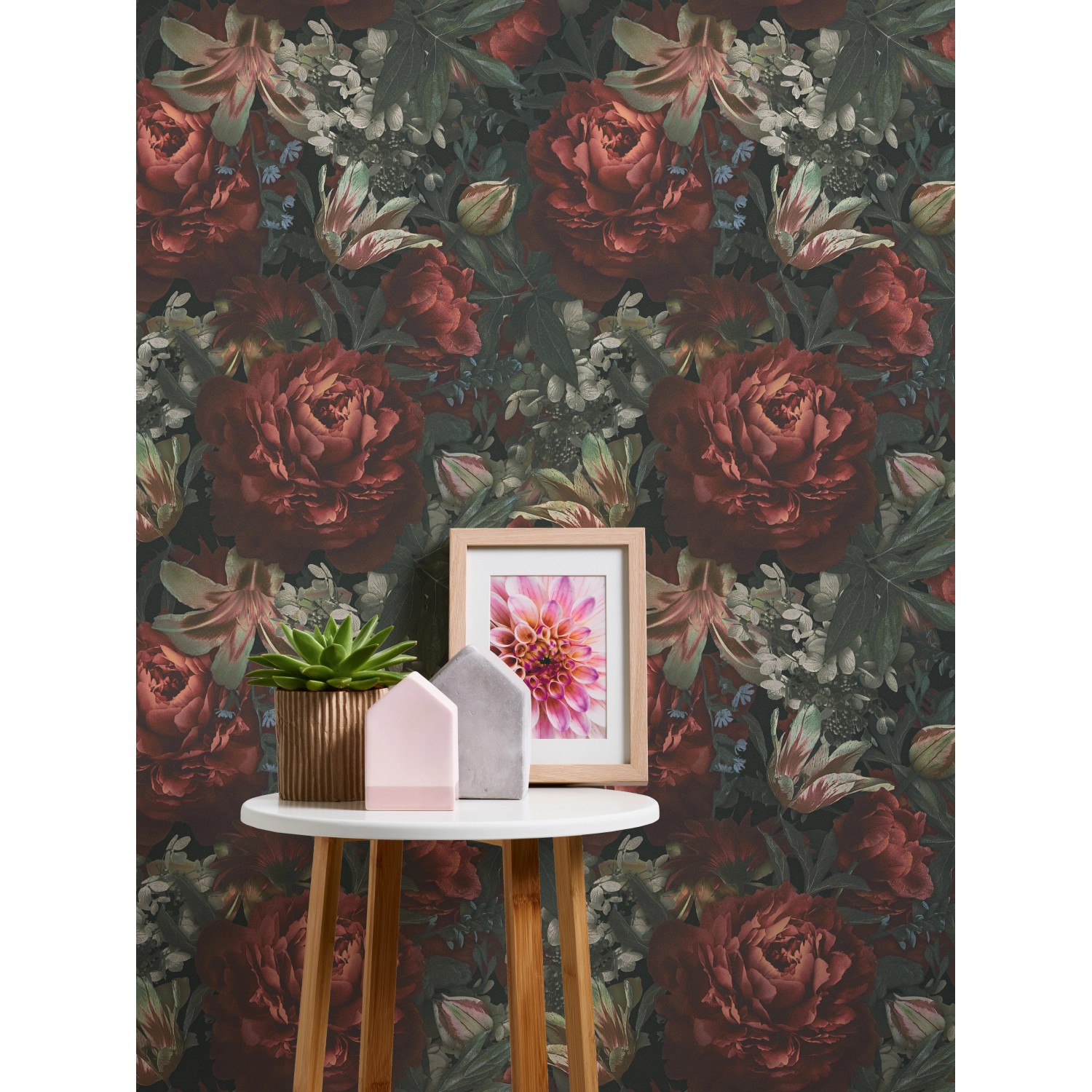 A.S. Création Vliestapete Blumen rot/grün mit Rosen und Tulpen auf dunklem Grund.