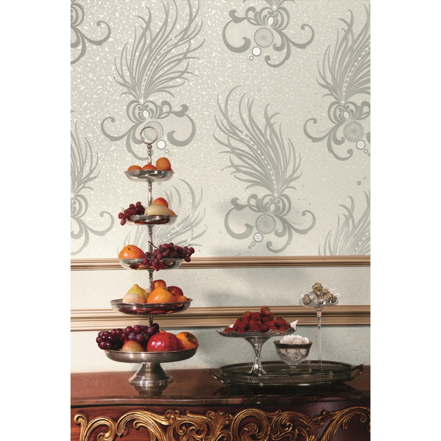 Glööckler Vliestapete Imperial mit Federn in Pearl-Grau, ornamentale Wandgestaltung.