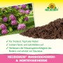 Neudorff NeudoHum HortensienErde (20 l) mit Hortensienblüten und Erdhaufen.