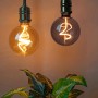 Zwei dimmbare ENOVALITE LED Filament Leuchtmittel YARN GLOBE E27, warmweiß, Rauchglas.