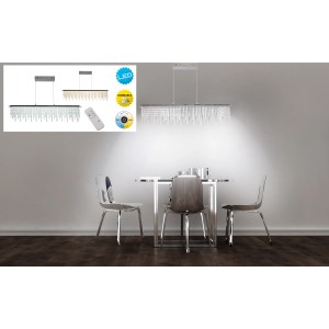 Chromfarbene LED-Pendelleuchte Diamonds über Esstisch, dimmbar mit Fernbedienung.