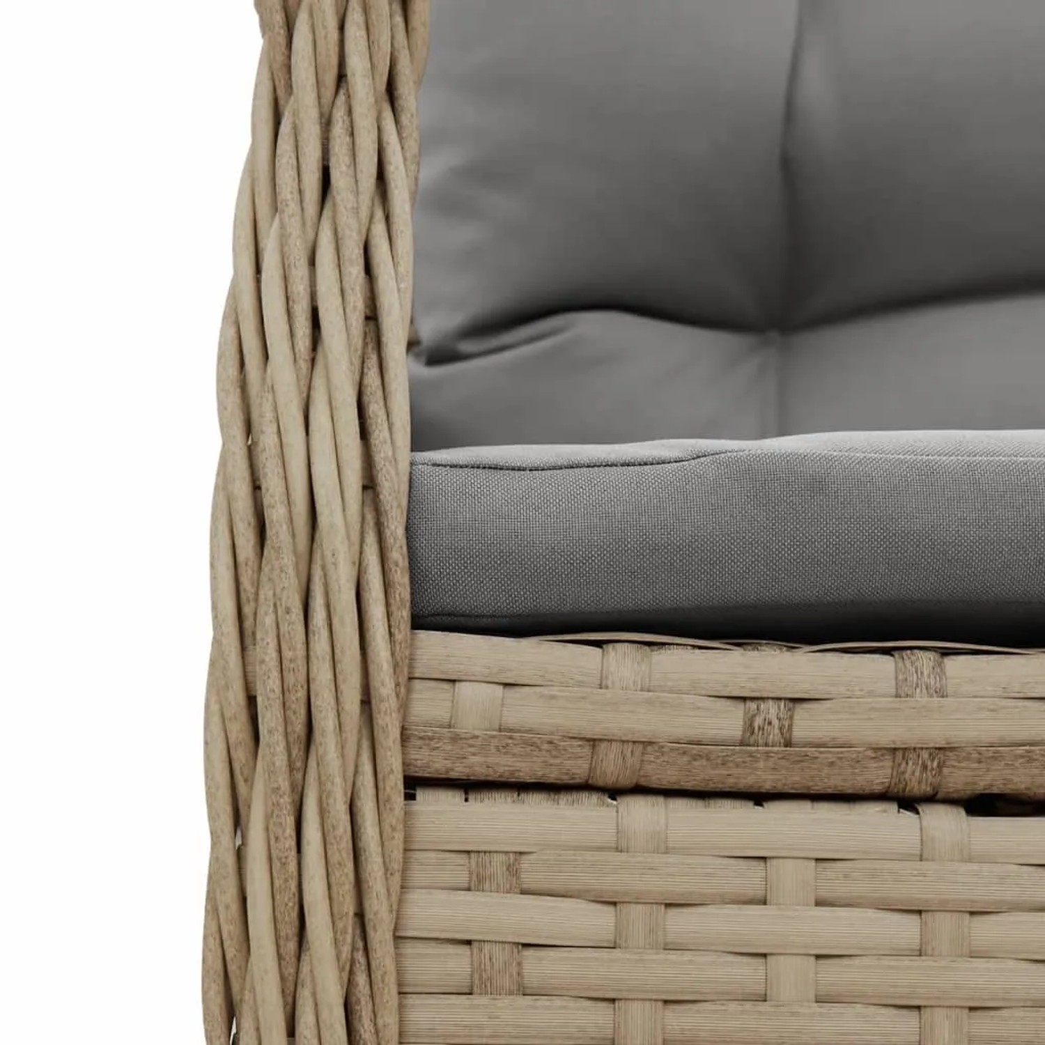 Detailaufnahme: Beige Poly Rattan Gartenstuhl mit grauem Sitz- und Rückenkissen der vidaXL Essgruppe.