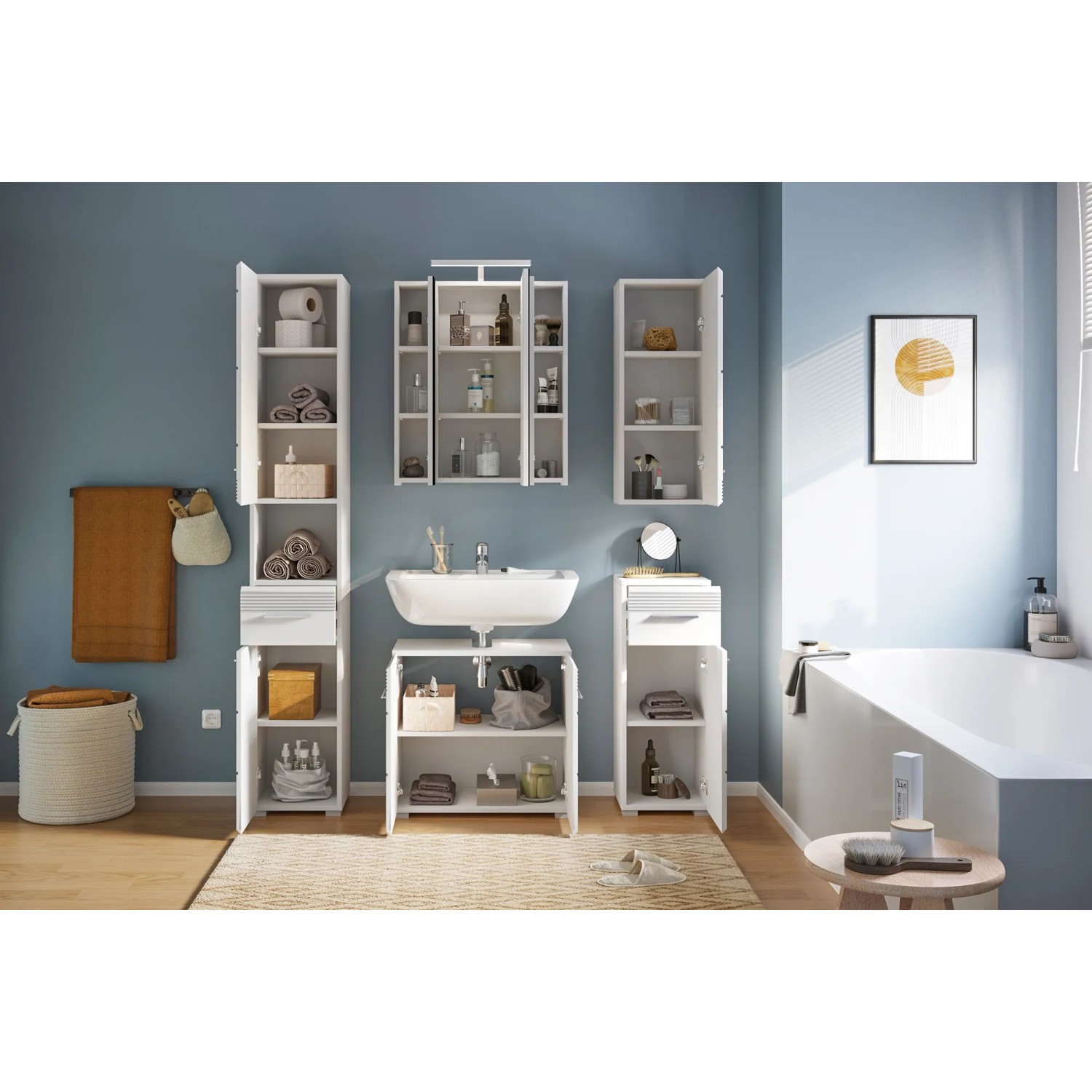 5-teiliges Badmöbel-Set Linus in Weiß Hochglanz mit Spiegelschrank, Waschbeckenunterschrank und Hochschränken.