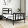 Schwarzes Massivholzbett 75x190 cm (Small Single) mit Lattenrost im Schlafzimmer.