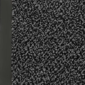 Detailaufnahme der anthrazitfarbenen Karat Schmutzfangmatte SKY, 120x600 cm. Fußmatte mit meliertem Flor.