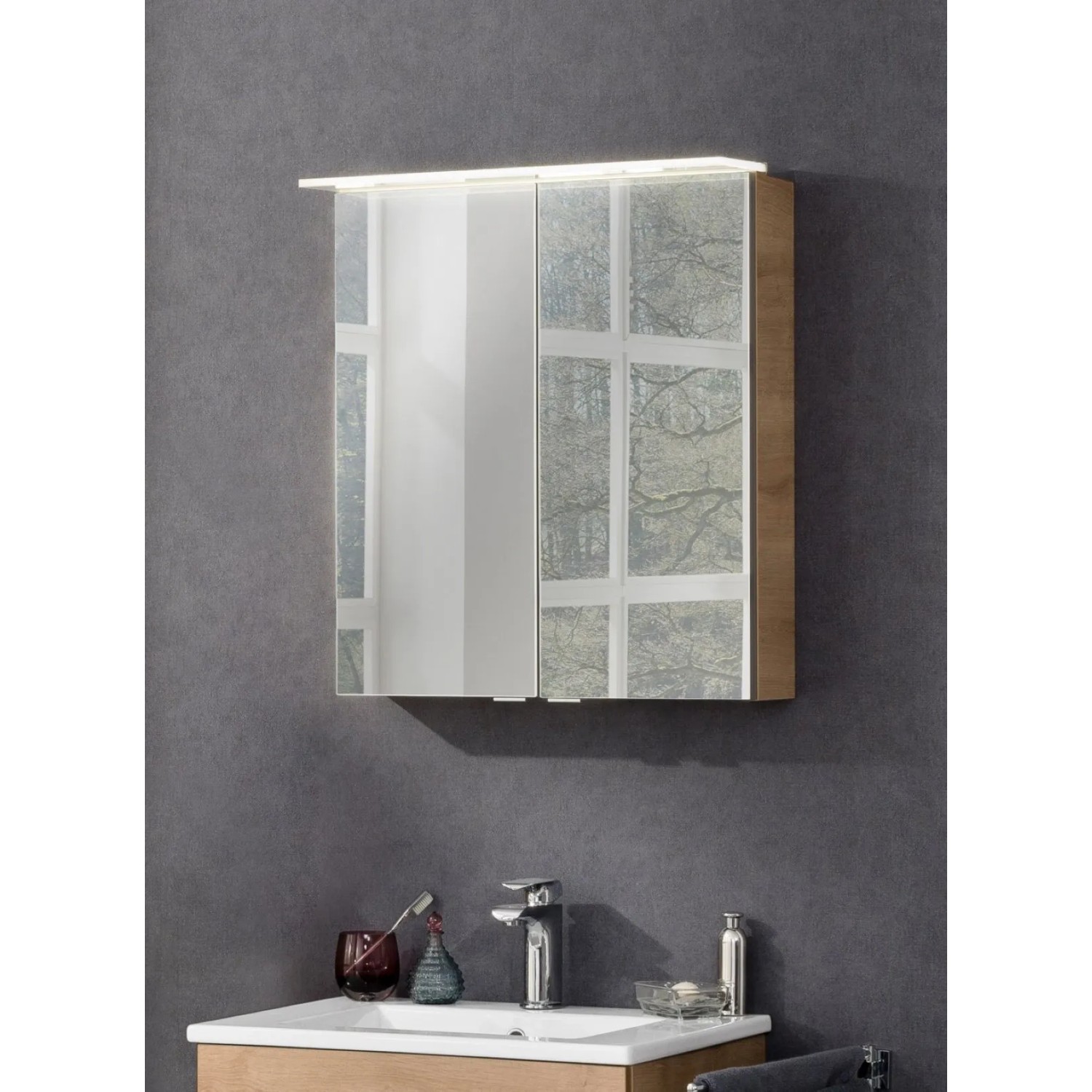 Fackelmann Spiegelschrank B.Perfekt Asteiche 60 cm mit Beleuchtung und Softclose-Türen.