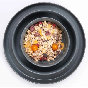 Ritzenhoff & Breker Jasper Speiseteller 4er Set, schwarz, mit Müsli gefüllt.