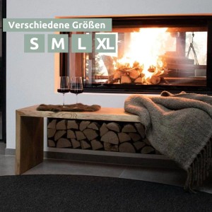 Holz4home Massivholz Hocker Bank Eiche mit Baumkante L vor Kamin mit Holzscheiten und Decke.