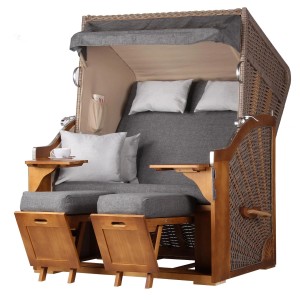 Zweisitzer Strandkorb Schleswig, Pinie Mokka, mit Polstern, Bistrotischen und Fußstützen. Komplettset für den Garten.