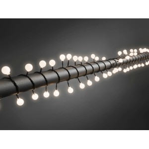 Konstsmide LED-Lichterkette mit 80 runden, warmweißen Globe-Leuchten für Innen und Außen.