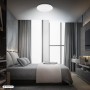 Runde, weiße Brilo LED-Deckenleuchte mit Sternenhimmel-Effekt in modernem Schlafzimmer. Helle Beleuchtung, Ø 48,5 cm.