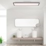 Schwarze LED-Deckenleuchte Flat 119,5x29,5 cm von Just Light im modernen Badezimmer.