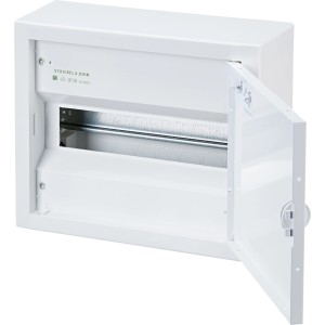 Aufputz Kleinverteiler von Striebel & John, 12 TE, mit geöffneter Tür. Elektroverteiler für Sicherungsautomaten.