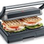 Severin Kompakt-Multigrill KG 2394 beim Grillen von Paninis.