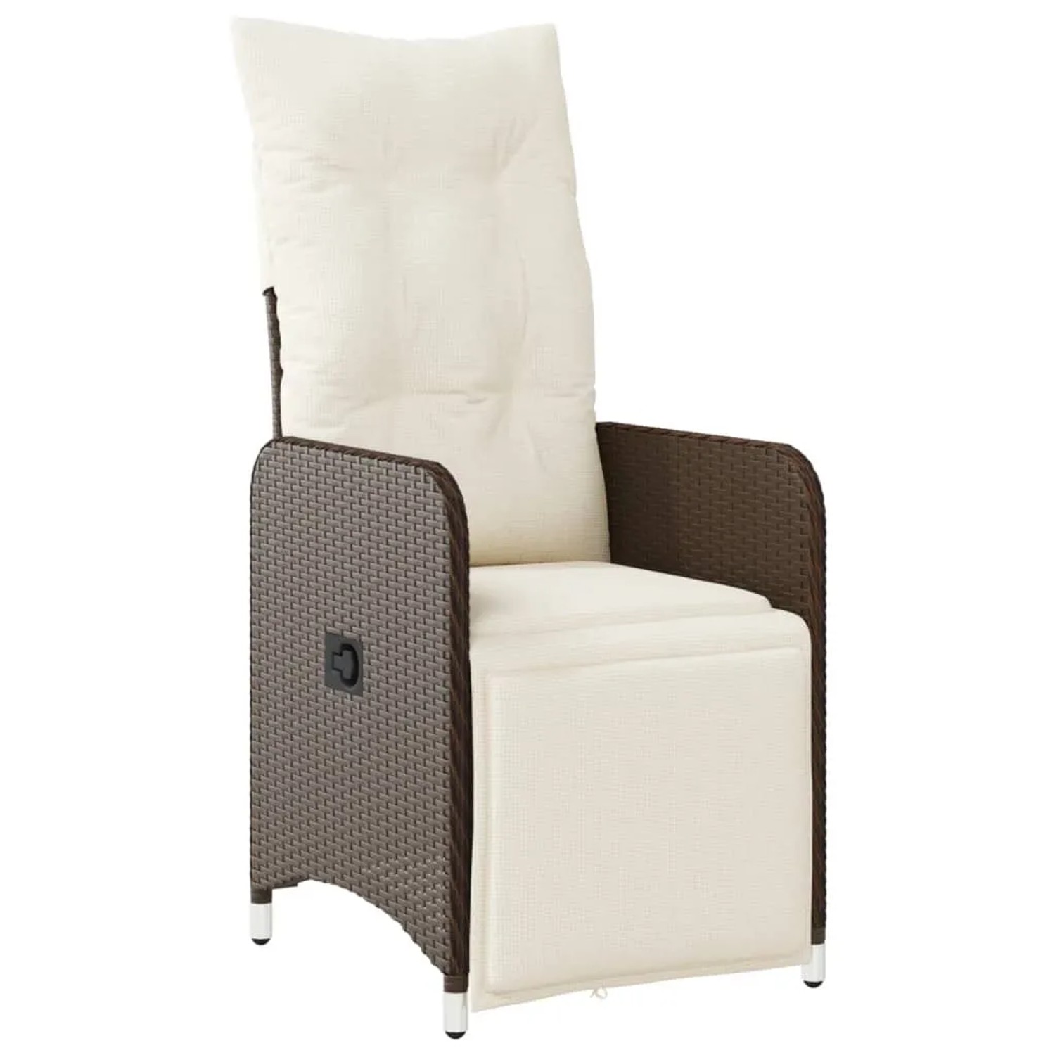 Verstellbarer Gartenstuhl aus braunem Rattan mit cremefarbenen Kissen, Teil des vidaXL Bistro-Sets.