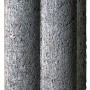 Anthrazitfarbenes 2er-Element Rundpalisade aus Beton für Beeteinfassungen.