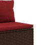 Detailaufnahme: Braunes Poly Rattan Garten Lounge Set mit zimtroten Kissen.