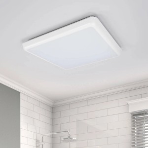 Weiße, quadratische Arcchio LED Deckenleuchte Augustin für das Badezimmer.