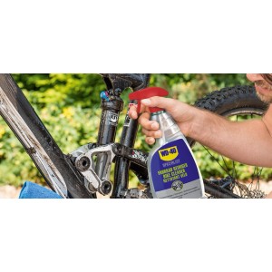 WD-40 Specialist Fahrradreiniger 500ml in Anwendung auf Fahrradrahmen.