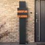 ML-Design Standbriefkasten mit Zeitungsfach, anthrazitfarben mit Holzoptik, 170cm hoch.