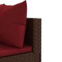 Detailaufnahme: Braunes Poly Rattan Gartenlounge Set mit zimtroten Kissen.