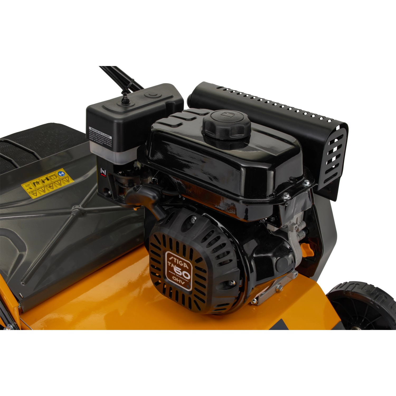 Detailaufnahme: Stiga SVP 40 G Benzin-Vertikutierer mit Motor und Fangsack.