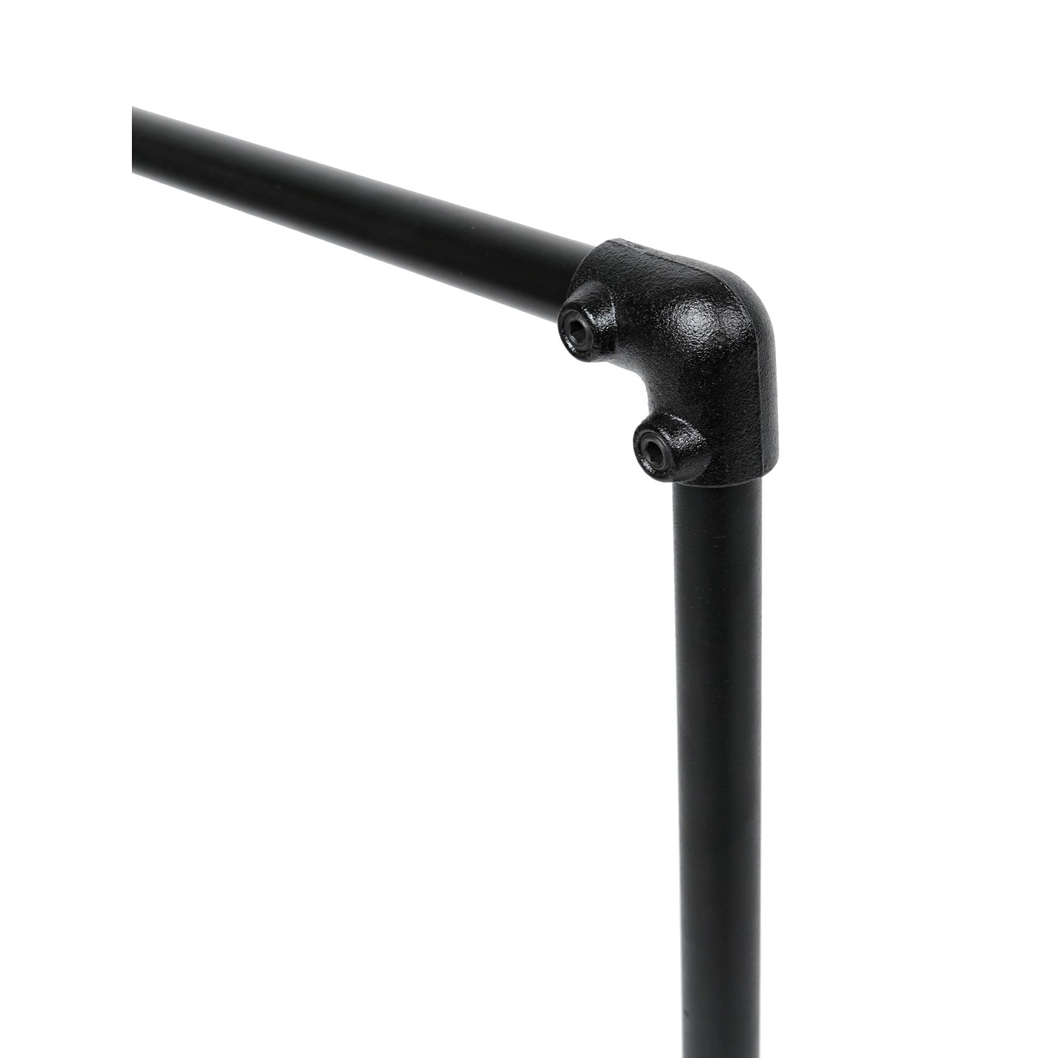 Schwarzes, mattes 90° Eckstück für Stahlrohr Möbelbau mit 2,7 cm Durchmesser.