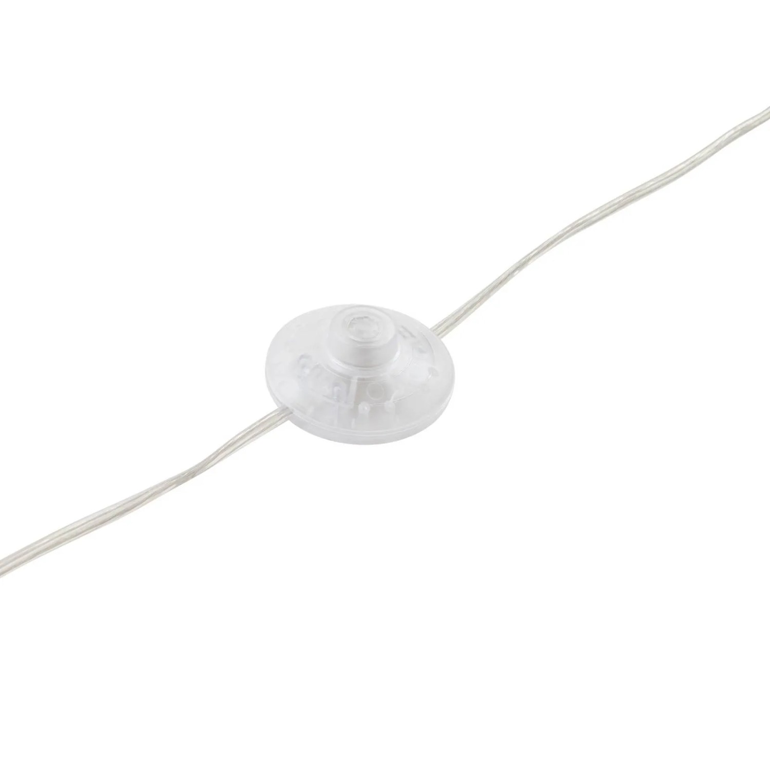 Detailaufnahme des transparenten Fußschalters der Lindby Bogenleuchte Lennart.