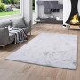 Heller Pergamon Luxus Fellteppich "Plush" (90x160cm) im Wohnzimmer.