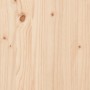 Nahaufnahme von unbehandeltem Kiefernholz mit deutlicher Maserung und Aststellen für ein Massivholzbett.