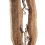 Dekorative Kobolo Holzfigur CLIMB: Zwei silberne Metallfiguren klettern an einem braunen Holzstück hoch.