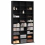 Schwarzes CD Regal in Eichen-Optik mit vielen Fächern für CDs, DVDs und Deko im Wohnzimmer.