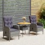 Graues 3-tlg. vidaXL Garten-Bistro-Set aus Poly Rattan mit Tisch und Stühlen mit Kissen.