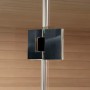 Detailaufnahme: Türgriff aus Metall und Glasfront der SKYLINE BIG Sauna aus Tannenholz.