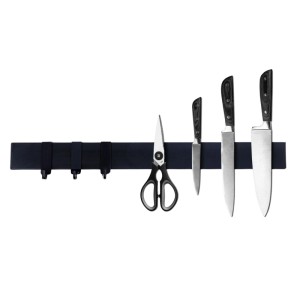 CHEFGASTRO Magnetleiste mit Messern und Schere. Schwarzer Messerhalter aus Metall mit 3 Haken.