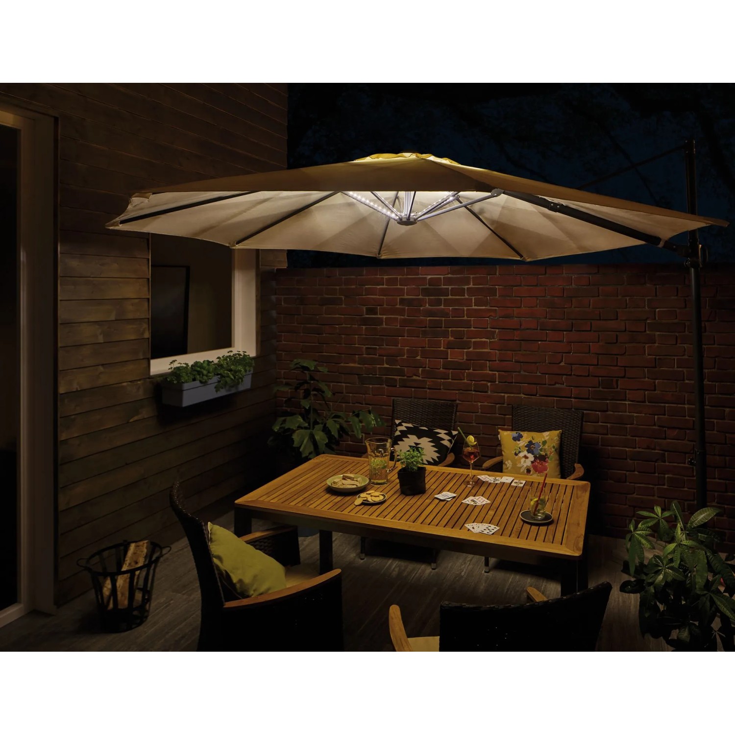 Paulmann Schirmbeleuchtung: LED-Strip für Sonnenschirm, warmweißes Licht für gemütliche Abende.