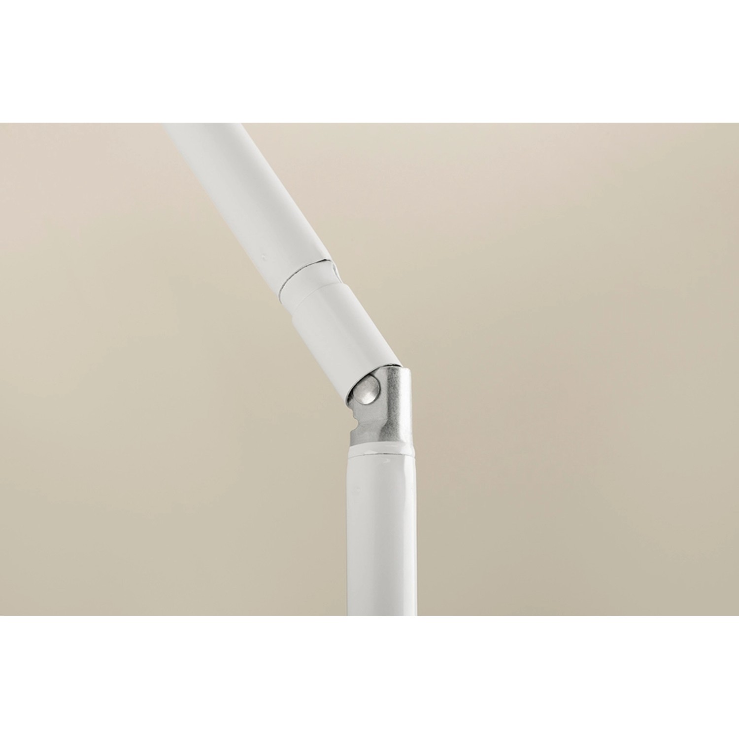 Detailaufnahme des Knickgelenks vom weißen Schneider Balkonschirm Ibiza.