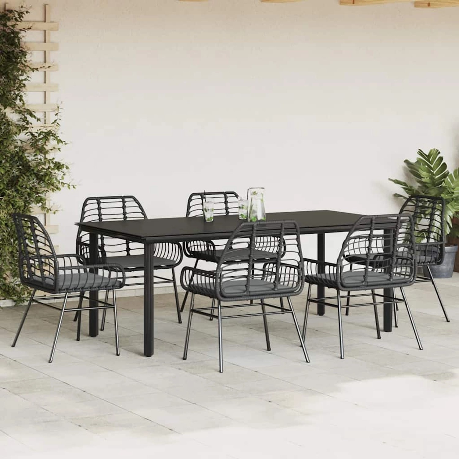 Schwarze 7-tlg. Garten-Essgruppe aus Poly Rattan mit Glasplatte und Kissen.