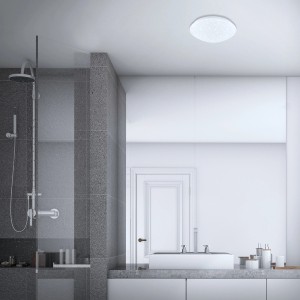 Weiße Briloner LED-Deckenlampe Brilo Bath mit Sternenhimmel-Effekt im Badezimmer.