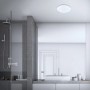 Weiße Briloner LED-Deckenlampe Brilo Bath mit Sternenhimmel-Effekt im Badezimmer.