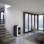 Freepoint Pelletofen Vega, Stahl weiß, 10,5 kW, mit Automatik in modernem Wohnraum.