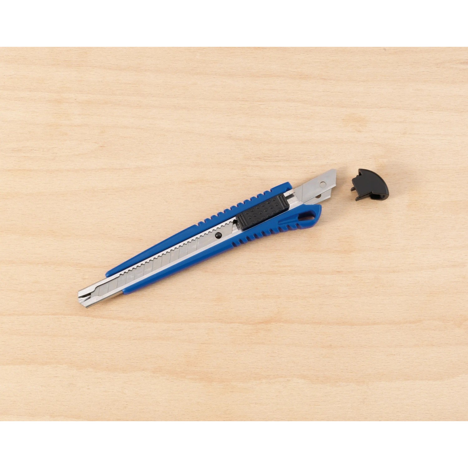 Blaues LUX Cuttermesser (9 mm) mit Kunststoffgehäuse und Klinge.
